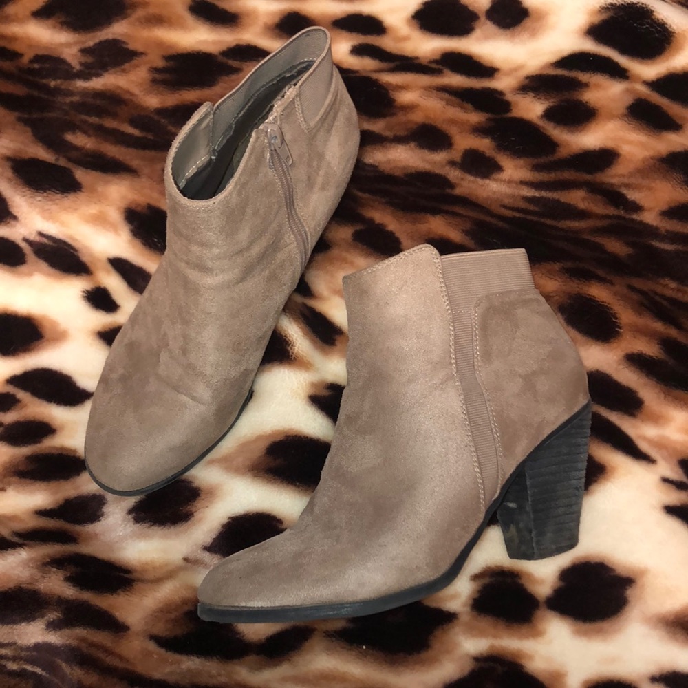 Women’s size 11 suede ankle boots